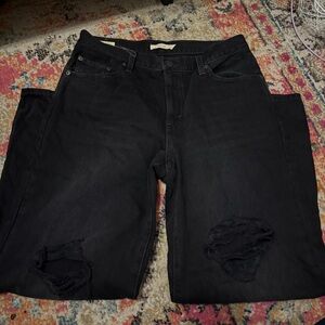 Levi’s Black Distressed Jeans